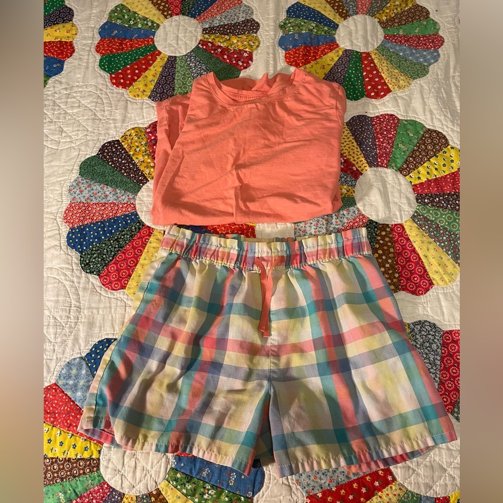 Girls pajamas 😴shorts & tee set